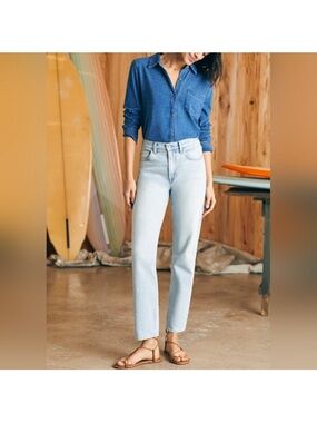 Faherty Organic Cotton Slim
Straight Denim Jeans Light Wash, size 26